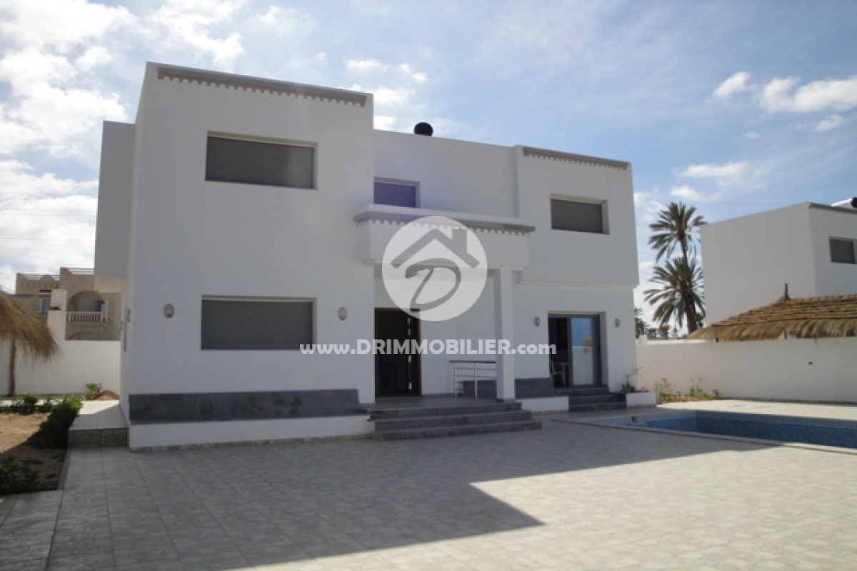 L 120 -                            بيع
                           Villa avec piscine Djerba